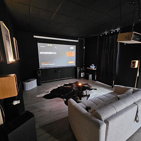 Black Box Cinema Appartement Avec Balneo Épinal Zewnętrze zdjęcie