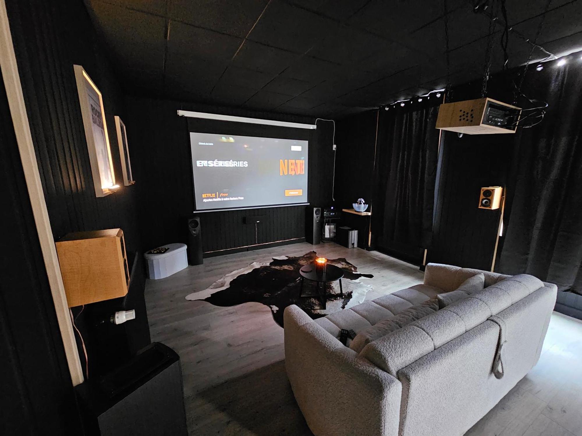 Black Box Cinema Appartement Avec Balneo Épinal Zewnętrze zdjęcie